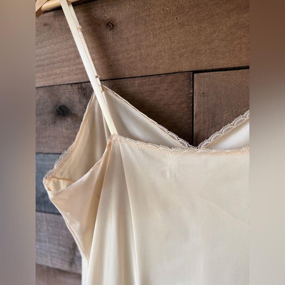 Vintage Vanity Fair Beige Lace Trim Nylon Slip Nightgown USA - Picture 10 of 12